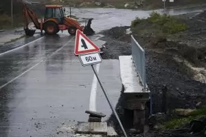 Къмпинг "Арапя" е наводнен, а дига на река се скъса