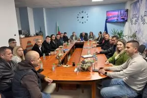 Пеевски насрочи контрапротести