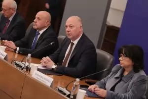 След одобрение от тристранката кабинетът внася в НС ревизираните бюджетни закони