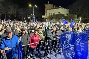 Пеевски се скри от собствените си "контрапротести"