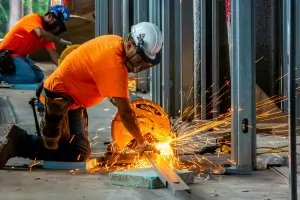 Вносът на работници: Спасение или заплаха