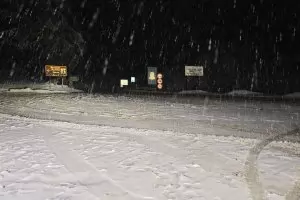 Тирове закъсаха в снега на Подбалканския път и на АМ "Тракия"