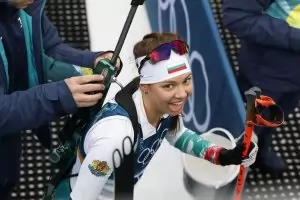 Силен вятър спря Лора Христова за нов подвиг