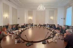 Парламентът задвижи промените с празничните добавки