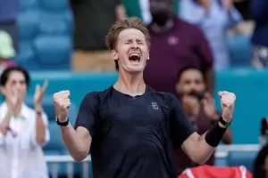 Тенисист извън Топ 30 пак спря Алкарас в Маями