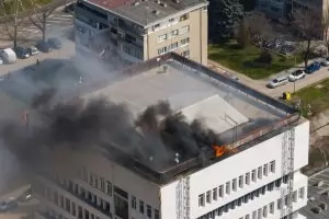 Сградата на община Разград пламна след работа с оксижен