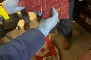 Фабрики бълват суперментета на уж много защитените лични документи