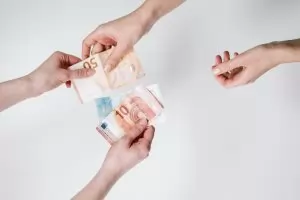 Един хляб или две коли – бедността у нас е нещо различно всеки ден