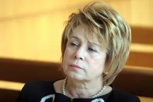 Емилия Масларова осъди прокуратурата за близо 100 000 лв.