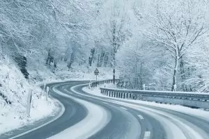 Сняг заваля на проходите Превала и Пампорово