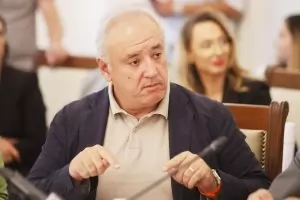 Радев уволнил зам.-министър с писмо по куриер