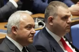 Демерджиев обещава разкрития за полетите на Пеевски