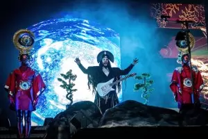 Живителна доза позитивизъм от Empire of the Sun в София
