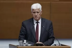 Военният министър: Само на летище София има място за US самолети