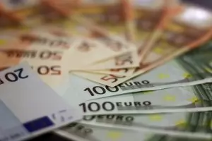 Еврото е привлякло 7 пъти повече чужди инвестиции до април
