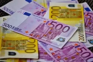 Депутатите замразиха основната си заплата на 4236 евро