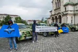 Руснаци в България даряват 17 джипа на украинската армия