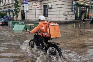 Мощна буря с градушка удари София (галерия)