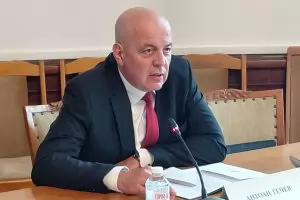 Разузнаването запълва кадровия дефицит, като вербува студенти