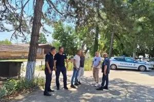Шофьор на автобус заряза момче със специални потребности в жегата