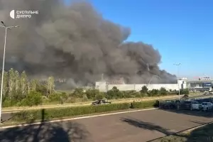 Поне 14 души са убити при двоен руски удар по търговски център в Кривой рог