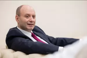Бащата на посланика ни в ОАЕ: Не съм плащал полети на Пеевски