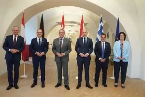 Пет държави от ЕС ще изпращат мигранти в центрове извън Европа
