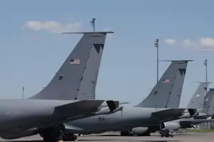 Големи военни самолети на САЩ пак са на гражданското летище в София