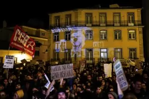 Хиляди протестират в Португалия срещу скъпите жилища