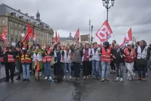 Над 400 000 души се включиха днес в протестите във Франция