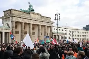В Германия се провеждат масови протести на „поколението Z“