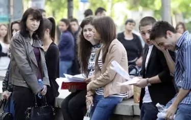 Зрелостници умуваха върху демографската криза в България