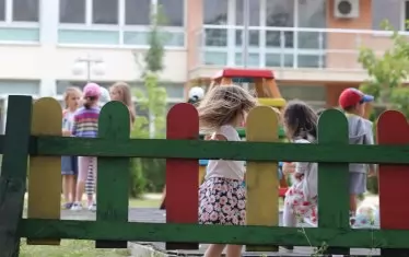 Децата в градините продължават да са по 35 в група 