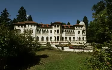 Столична община ще гласува придобиването на емблематични сгради и парка "Врана"