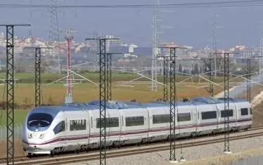 Експресен влак намалява пътуването от Солун до Атина с повече от час