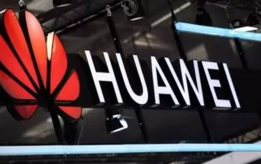 Франция обискира офиси на Huawei
