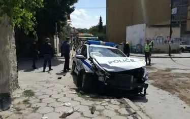  "Мерцедес" рани полицаи в патрулка в Сандански