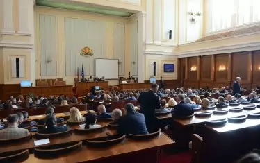 Депутатите ще учат чужди езици за 115 000 лева