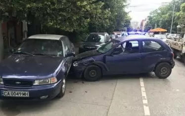 Градски автобус предизвика верижна катастрофа в София