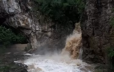 Църквата и община Дряново водят светски спор за паркинг