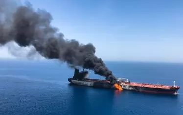 Мистериозни инциденти станаха 
             с 2 танкера в Оманския залив 
             