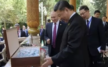 Путин подари на Си Цзинпин руски сладолед за ЧРД