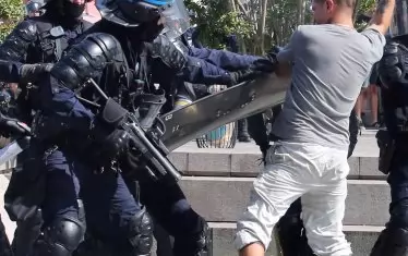 Протести срещу полицейското насилие тресат Франция