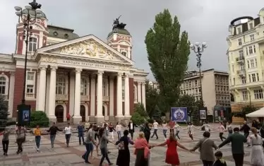 В София пак се надига недоволство срещу хорото пред Народния театър