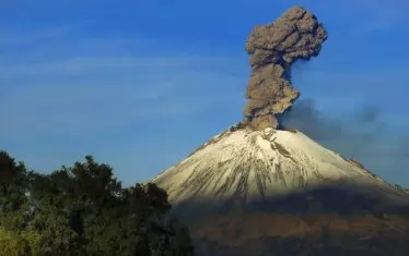 Вулканът Попокатепетъл изригна 14 пъти само за една нощ