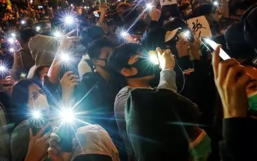 Изборният успех на опозицията в 
             Хонконг оживи азиатските борси 