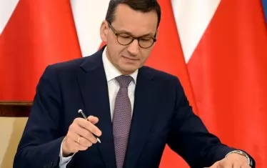 Полският премиер поиска Триумфална арка във Варшава
