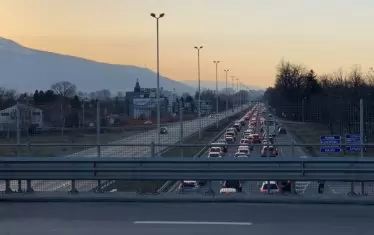 Затвориха "Цариградско шосе" след катастрофа на бензиностанция