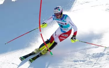 Алберт Попов отново влезе в Топ 15 за Световната купа по ски