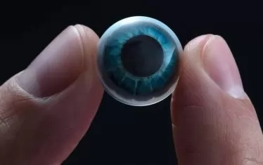 Вече има контактни лещи с добавена реалност
